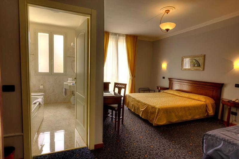 مودينا Hotel Castello الغرفة الصورة