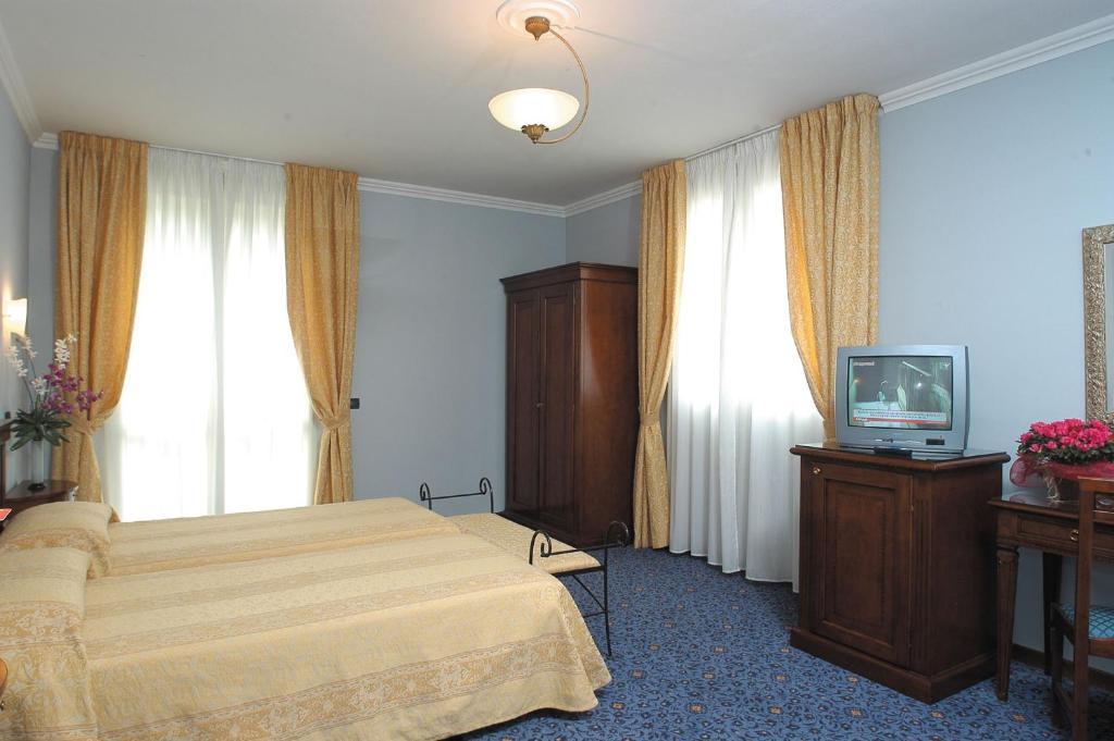 مودينا Hotel Castello الغرفة الصورة